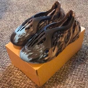 Yeezy Foam Runner - Mens size 11 - MX Cinder